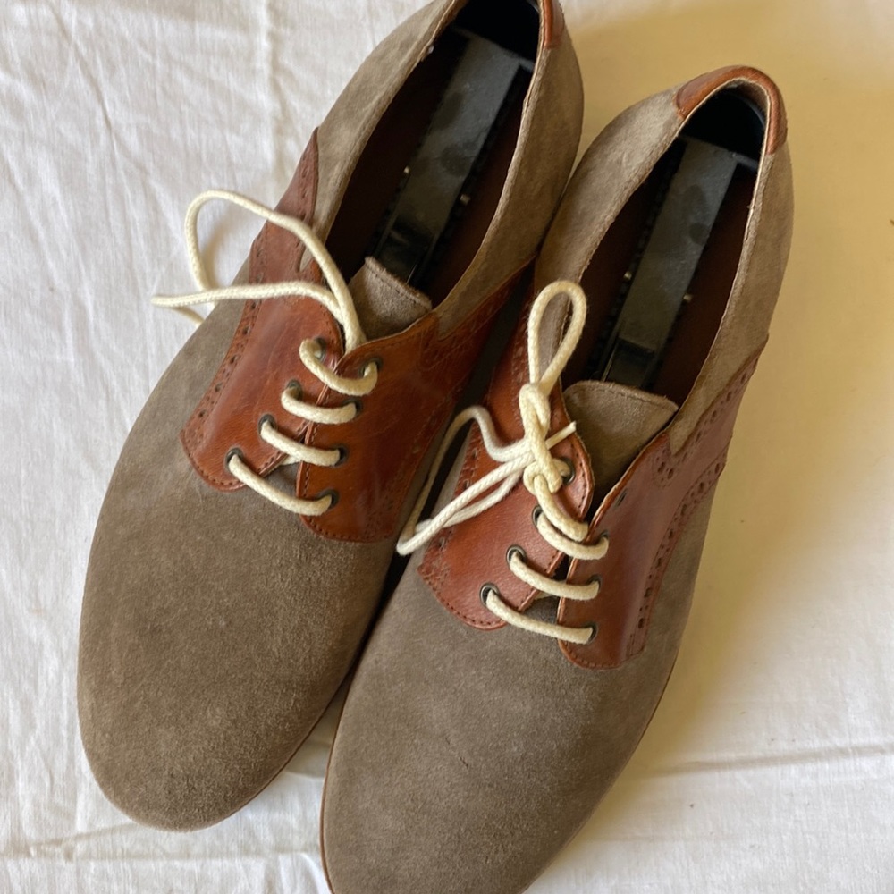 Mens brown Oxford leather uppers size 41-1/2 good condition. Made in Italy.
